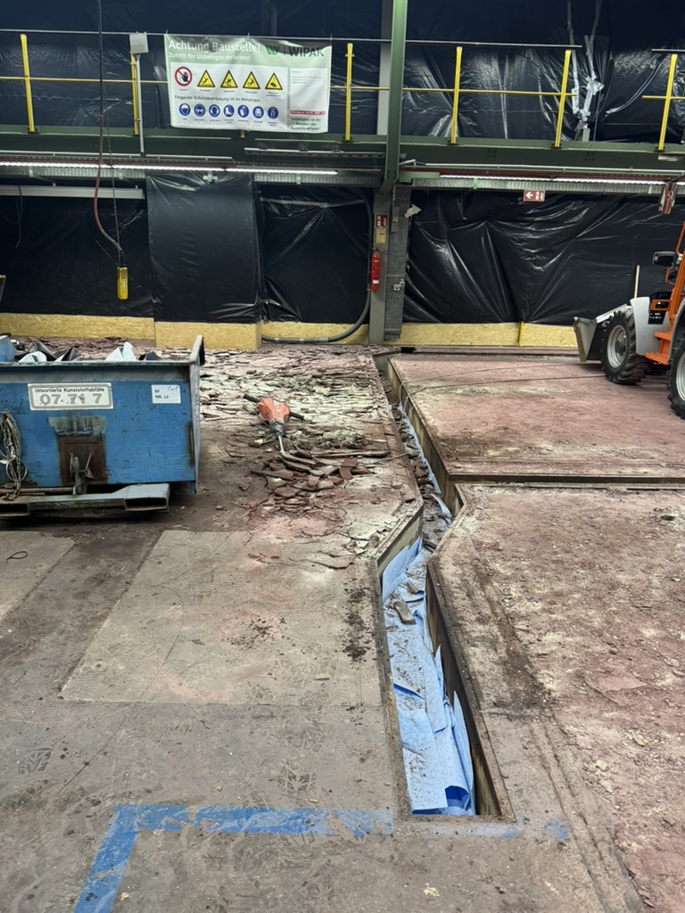 Sanierung von Bodenabschnitten in einer Produktionshalle